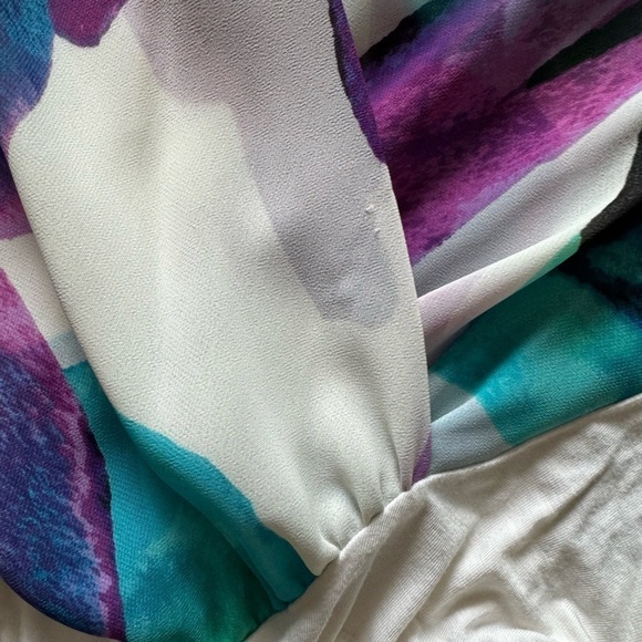 Bebe size small white blue purple floral bodysuit with open arms NWOT - Picture 4 of 9